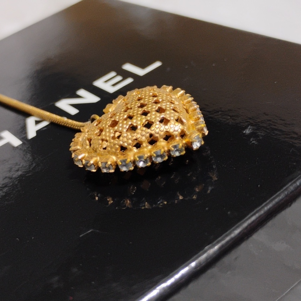 SALE! CHANEL Gold Plated Crystal Heart Lariat Necklace Feat Iconic CC Logo/Box - Picture 14 of 16